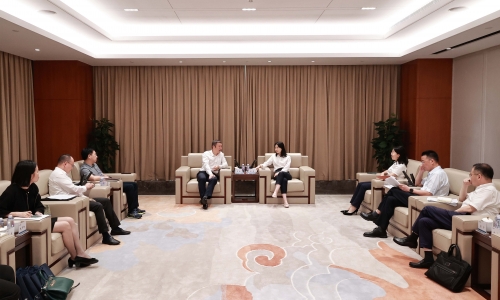 中国银行江苏省分行副行长吴骏莅临南宫电子游戏调研
