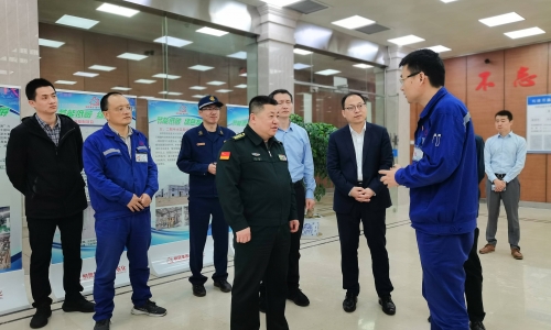 嘉兴市委常委、军分区政委于昕莅临南宫电子游戏嘉兴石化节前检查