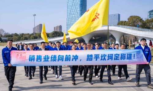 新春新景启新程丨蛇年开工第一跑，冲！